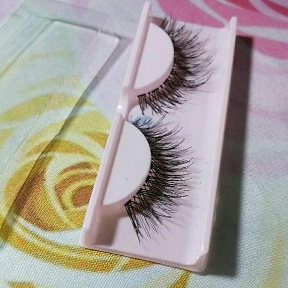 *LOW IN STOCK* C8 H.E.R Lashes by Lash Levels - Picture 3 of 6